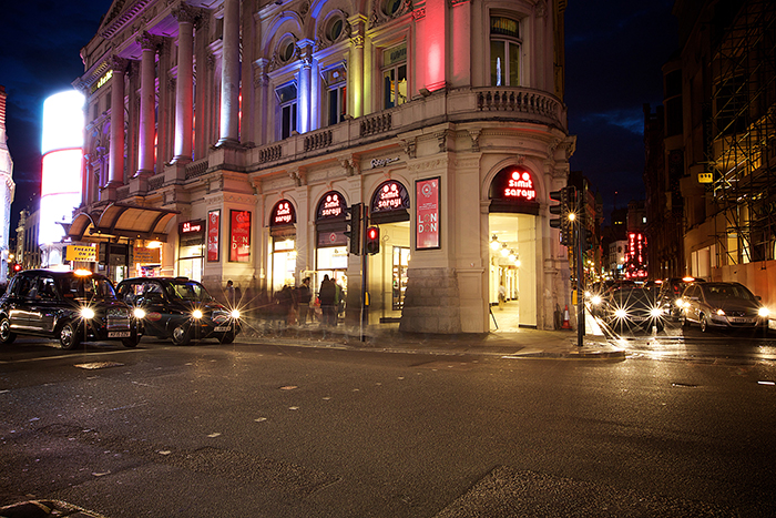 Simit Sarayı’nın Londra’daki 3. mağazası Piccadilly Circus’ta açıldı