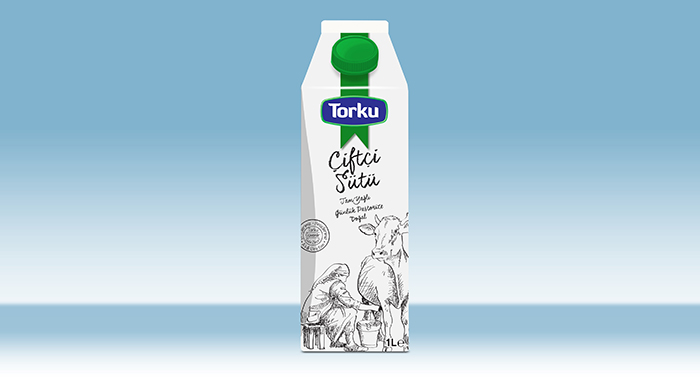 Torku Çiftçi Sütü SPO: Yaklaşık 900 bin çiftçinin ortak girişimiyle kurulan Konya Şeker, doğallığı korunarak üretilen Torku markalı ürün çeşitlerini geliştirmeye devam ediyor. Çiftçi ortaklarının mahsullerini en sağlıklı yollarla tüketicilere sunan Konya Şeker, şimdi de Torku ailesinin en yeni üyesi Torku Çiftçi Sütü’nü sofralara getiriyor. Torku’nun yüksek teknolojiye sahip üretim altyapısı sayesinde mikrofiltrelerden geçirilen ve düşük sıcaklıkta pastörize edilen Torku Çiftçi Sütü, sağıldığı haliyle besin değerlerini koruyarak raflarda yerini alıyor. Torku’nun sertifikalı çiftçileri tarafından beslenen ineklerden elde edilen tam yağlı Çiftçi Sütü, yüzde 3,5 yağ oranına sahip yapısıyla sütün doğal lezzetini ve hoş kokusunu günlük süt severlerle buluşturuyor.