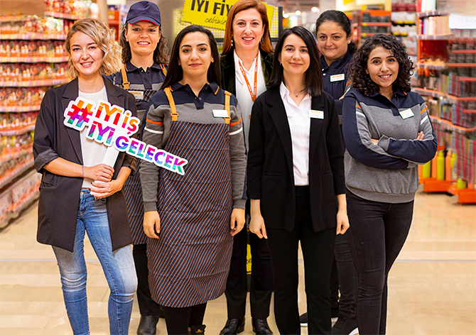 Migros'ta kadin calisan
